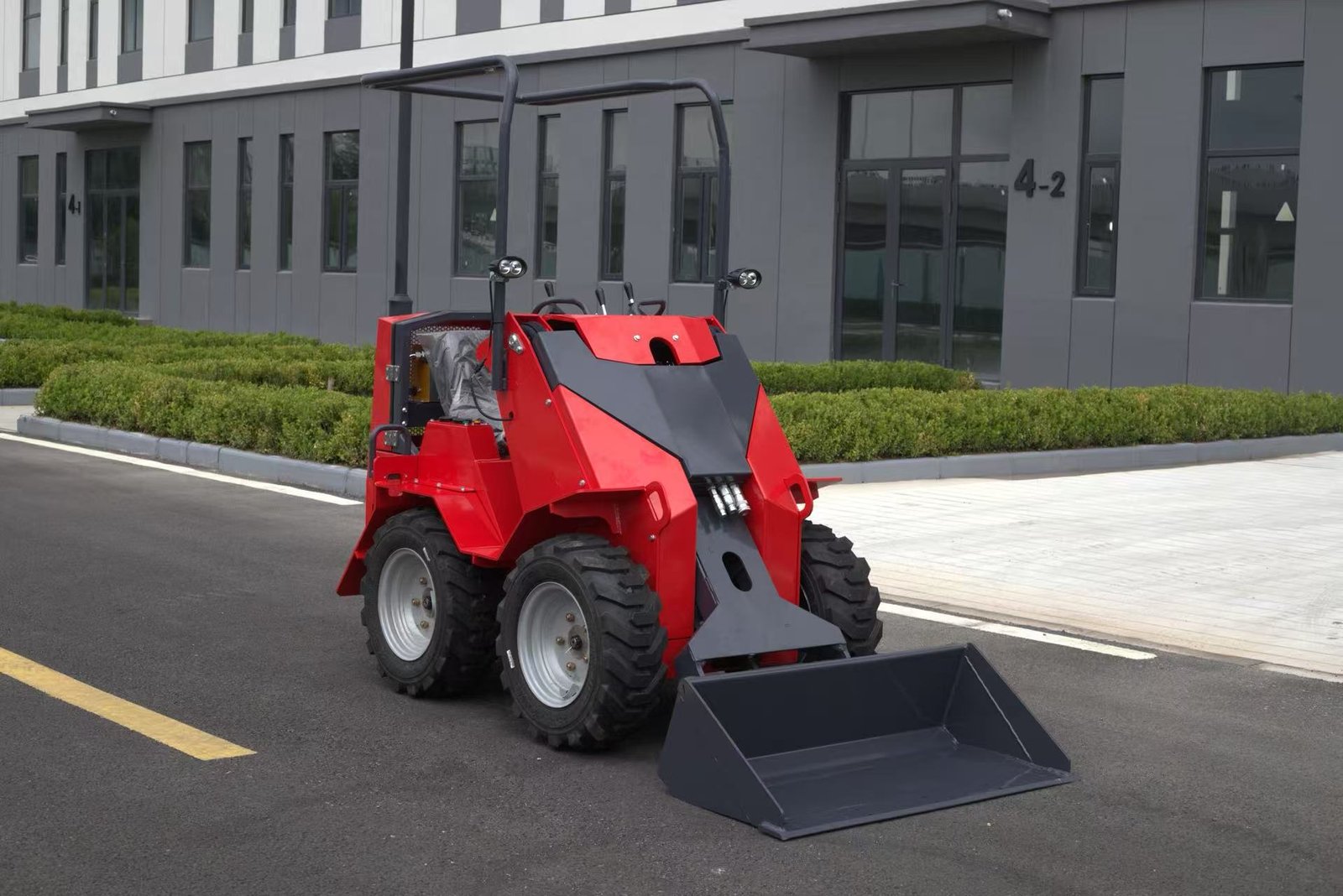 390 Monocylinder Wheeled Skid Steer Loader Compact Agility for Efficient Material Handling - 图片 4