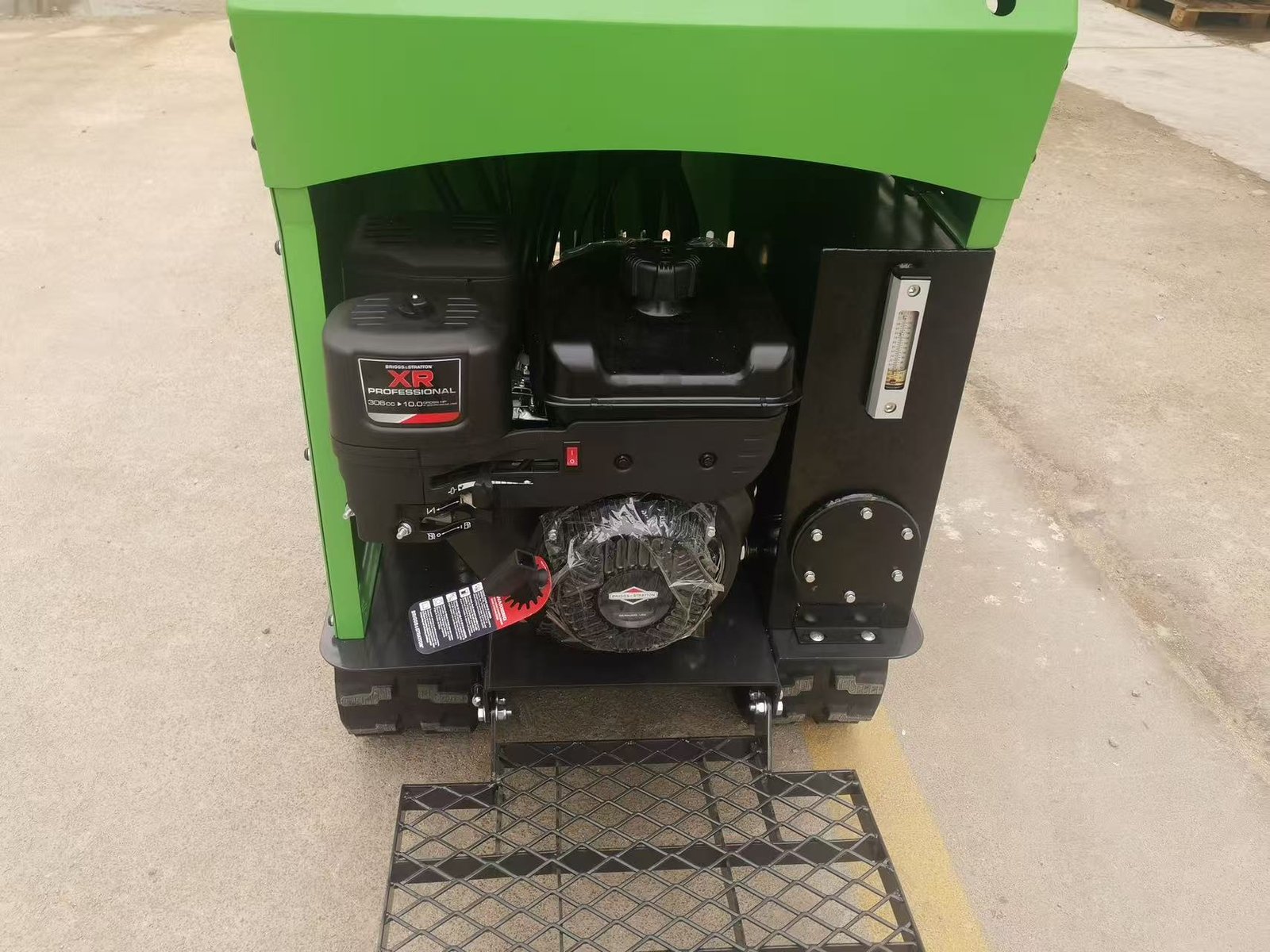 0610CSC Tracked Utility Vehicle with Large Shovel, Lifting Platform & Standing Deck: Ultimate All-Terrain Workhorse - 图片 3