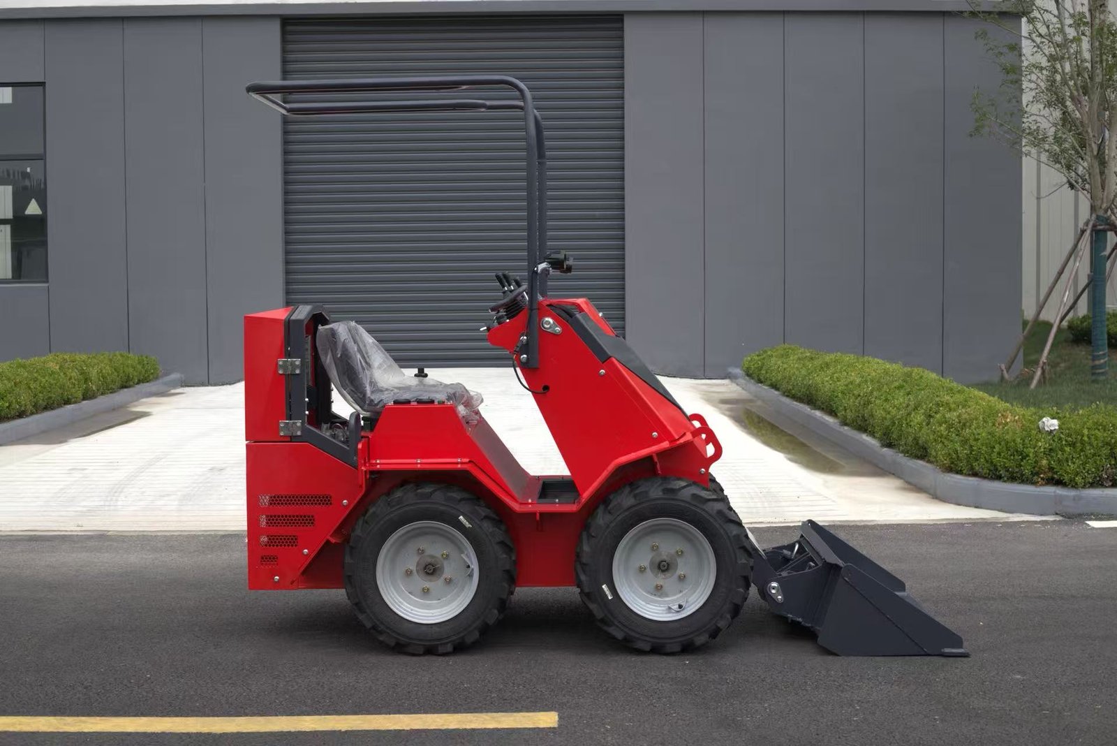 390 Monocylinder Wheeled Skid Steer Loader Compact Agility for Efficient Material Handling - 图片 3