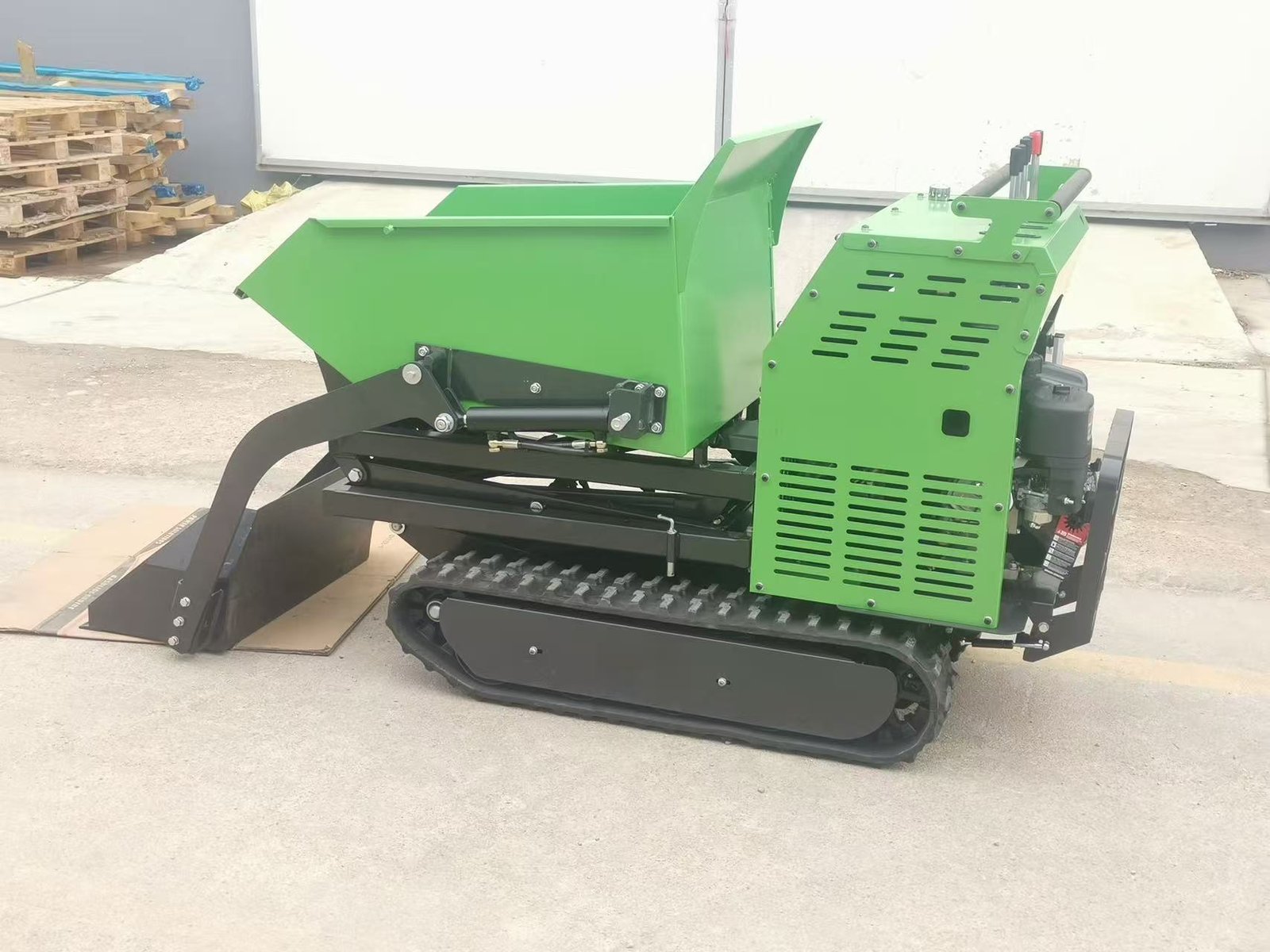 0610CSC Tracked Utility Vehicle with Large Shovel, Lifting Platform & Standing Deck: Ultimate All-Terrain Workhorse - 图片 4