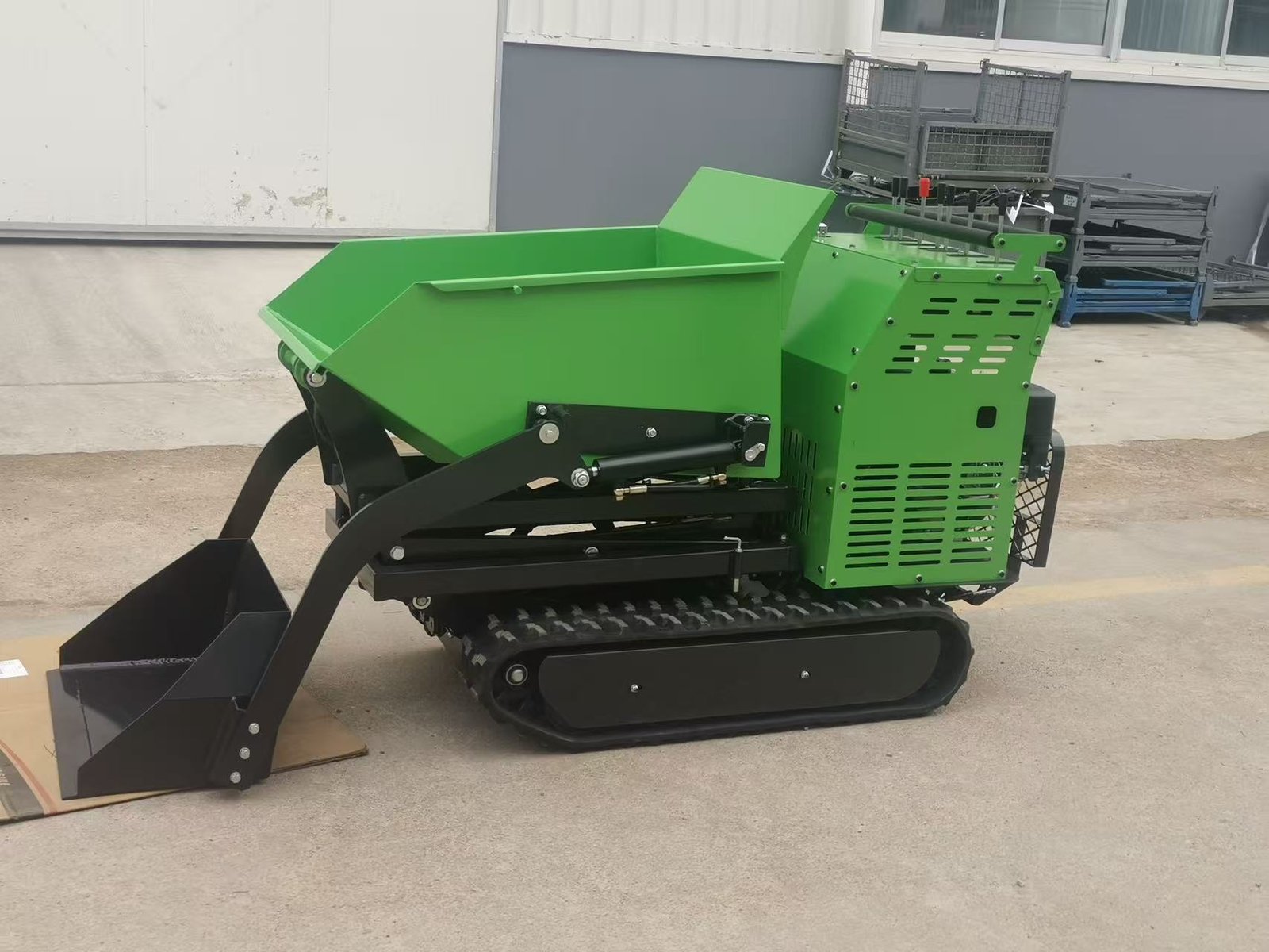 0610CSC Tracked Utility Vehicle with Large Shovel, Lifting Platform & Standing Deck: Ultimate All-Terrain Workhorse - 图片 2