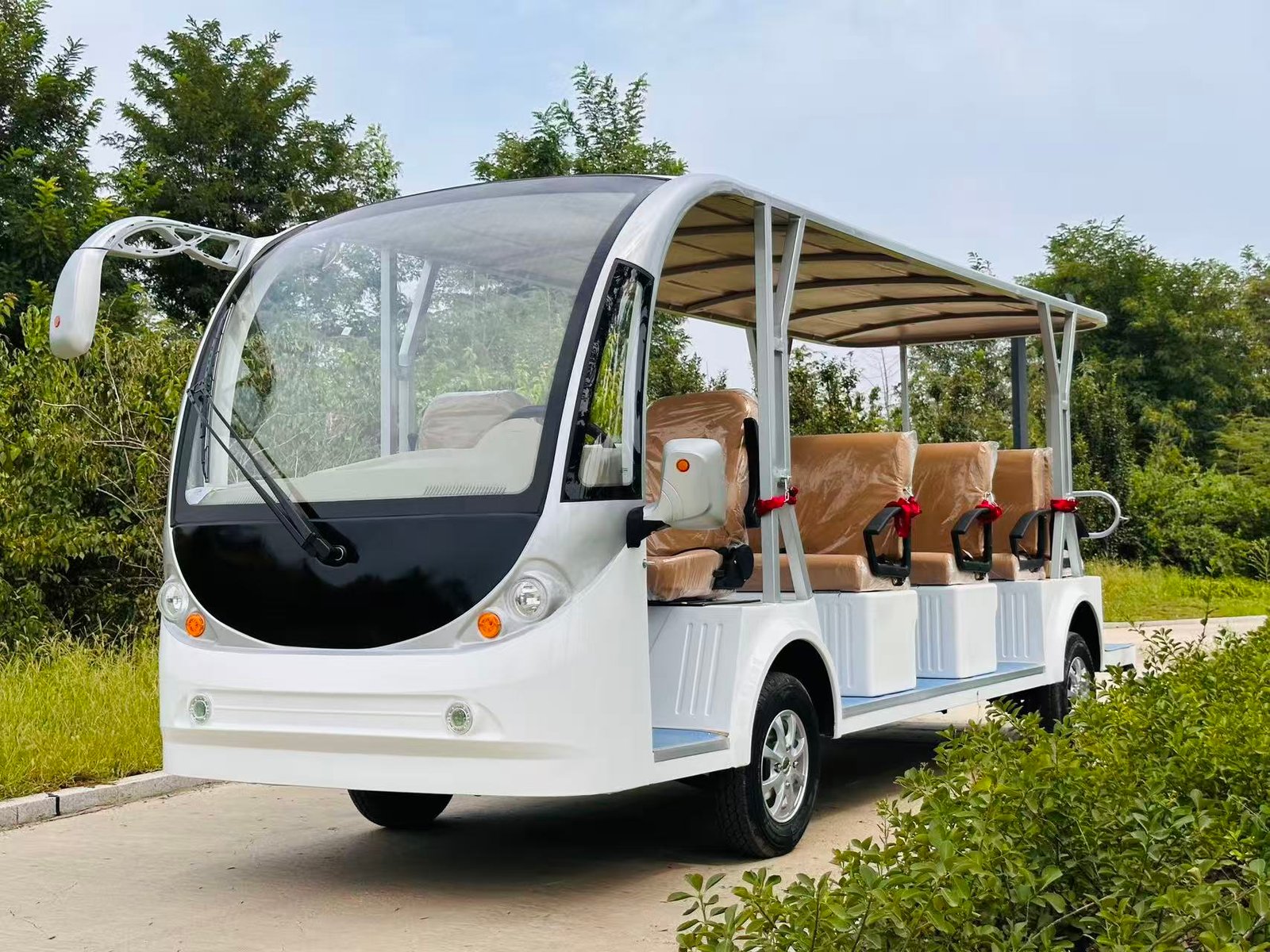 Voyager 14 – 5-Row 14-Seat Sightseeing Vehicle