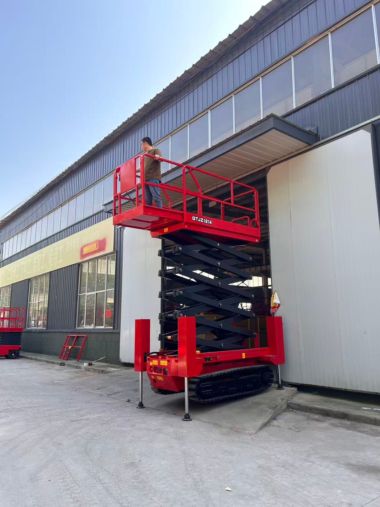 Crawler lift platform 12M Rough-Terrain Scissor Lift - 图片 3